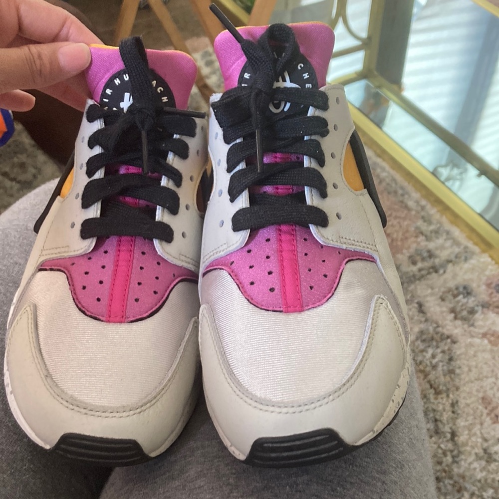 Women Nike huaraches size US 8